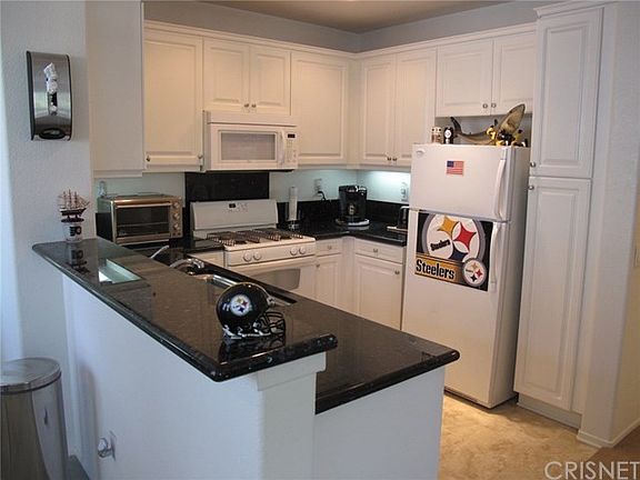 3rd image of 24080 Meadowbrook Ln