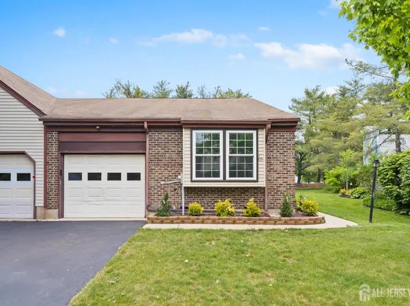 145 Concordia Cir #A, Monroe Township, NJ 08831