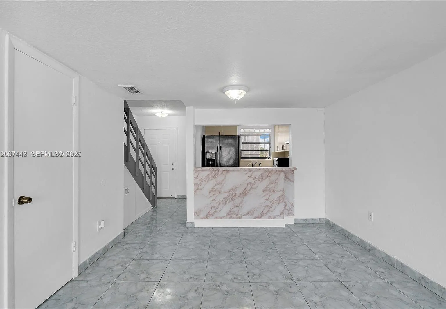 Alhambra Iv Condo — Photo 4