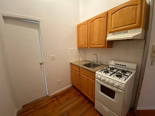 Rented by GreenVill Real Estate LLC | media 10