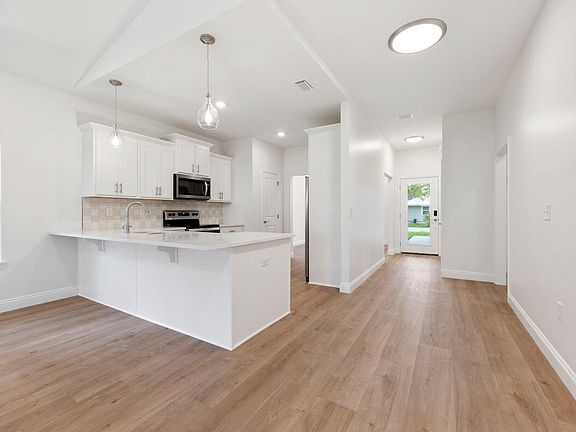 5th image of 117 Joseph Ave