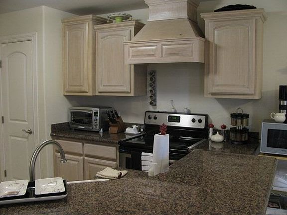 5th image of 4020 Westland Dr