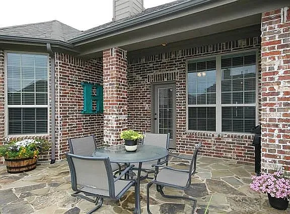 3 bed, 2.5 bath, 2282 sqft, $2,750 — Photo 2
