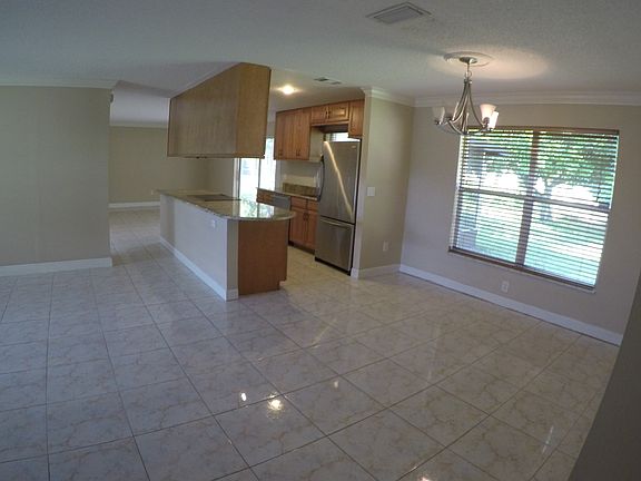 4th image of 925 Creighton Dr
