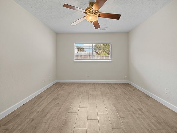 5th image of 2610 Cloverfield Ct