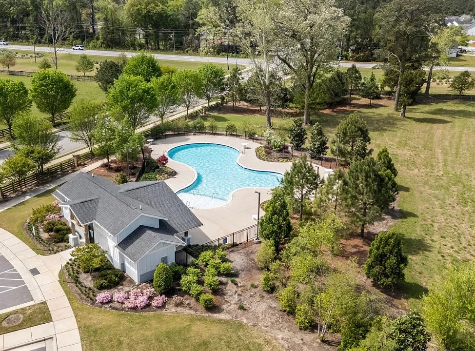 4 bed, 2.5 bath, 1991 sqft, $2,200 — Photo 4
