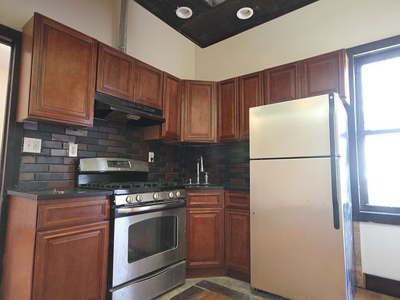 2nd image of 88 Starr St #1STFLOOR