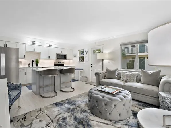 960 7th ST S #105, NAPLES, FL 34102