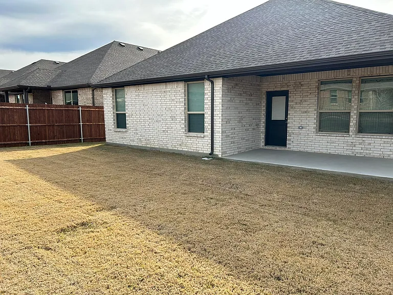 2032 Windsor Dr — Photo 22