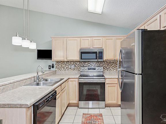 4th image of 7949 Stonebrook Dr