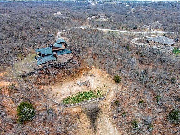 5th image of 255 Rosewood Dr