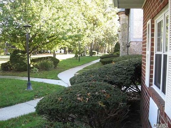 2nd image of 11 Glen Hollow Dr #D19