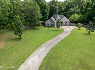 33 Timber Ridge Dr, Byhalia, MS 38611