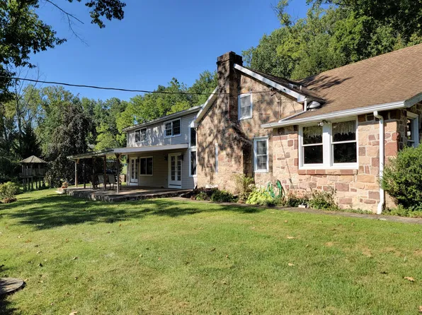 40 Mountain Spring Rd, Stevens, PA 17578