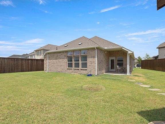 5th image of 1072 Tara Ct