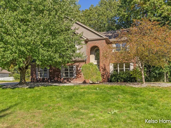 2474 Candlestick Dr SE, Grand Rapids, MI 49546