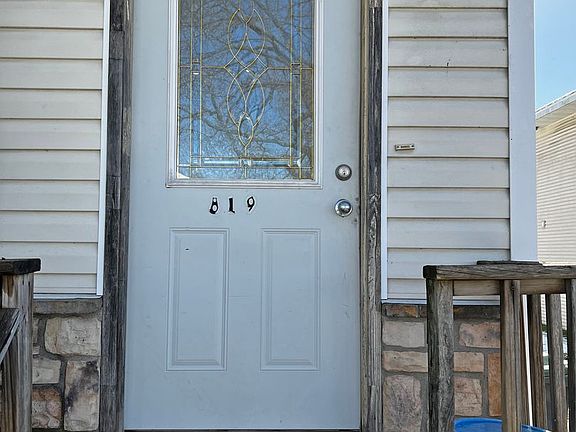 3rd image of 815-819 5th Ave S