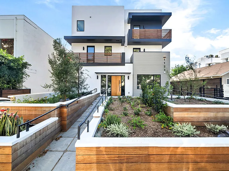 1123 N Formosa Ave #3 — Photo 1