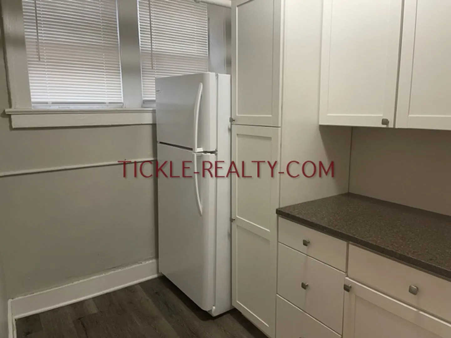The Benson Apartment Building — Photo 2