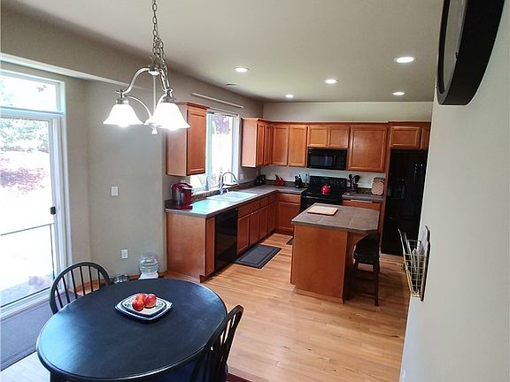 3rd image of 4326 Blackstone Dr SW