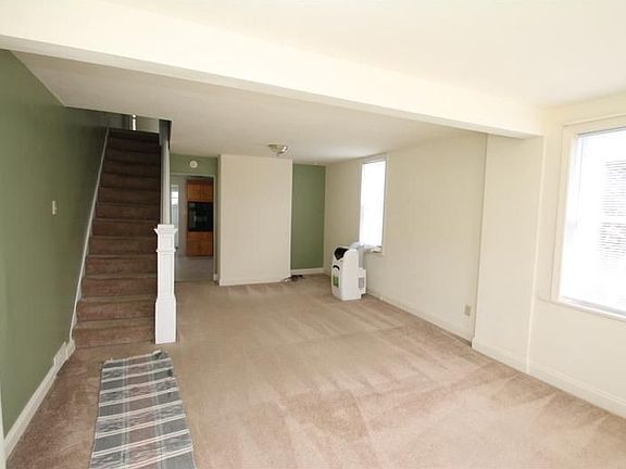 4th image of 207 Park St