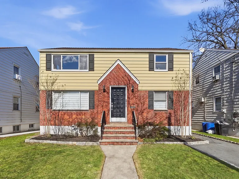73 Macarthur Ave #2 — Photo 2