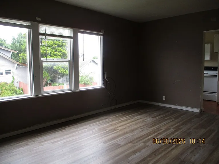 301 W 3rd St — Photo 2