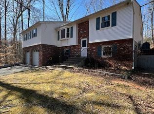 39658 Oakleaf Cir, Mechanicsville, MD