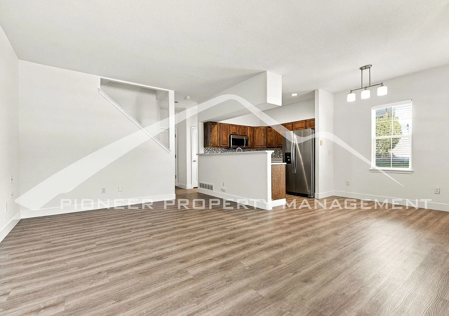 Spacious Townhouse with Gas Fireplace and 2-Car Garage! — Photo 4