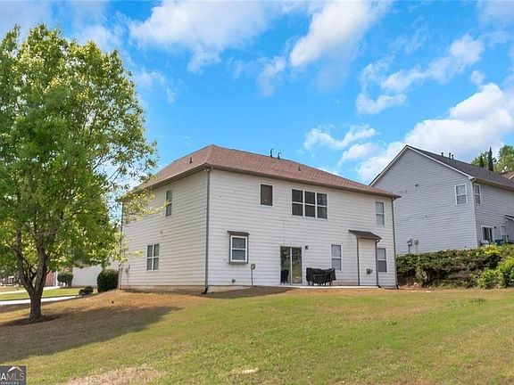 4th image of 3152 Spruce Way