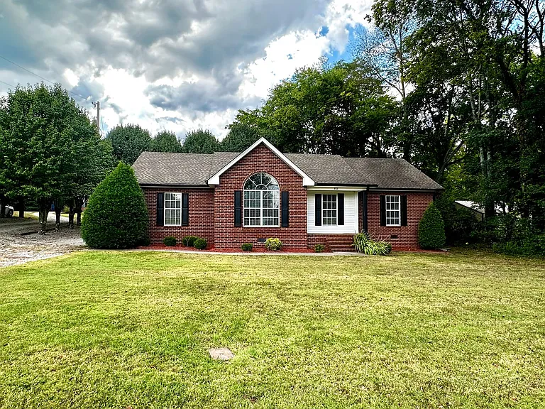 931 Meadowlark Dr — Photo 1