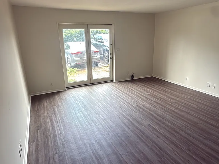 1083 Harold Dr #1 — Photo 4
