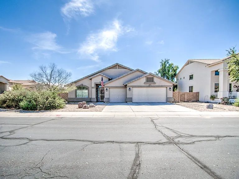 43205 W Roth Rd — Photo 2