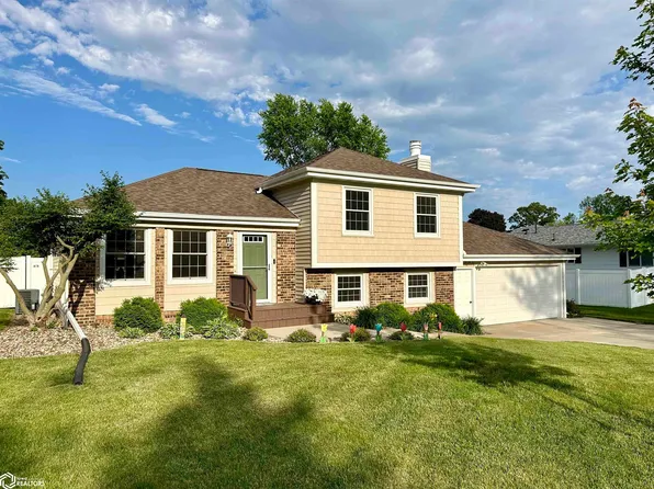 1810 Prairie St, Grinnell, IA 50112