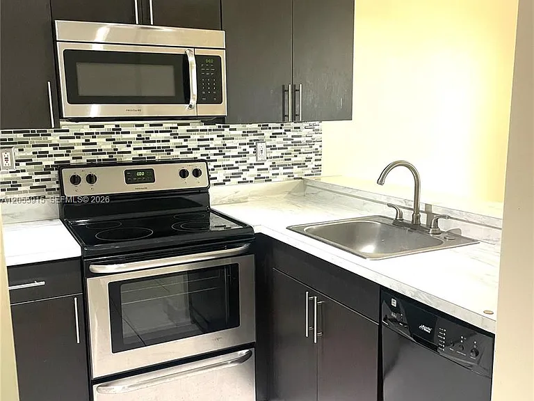 9181 SW 138th Pl #9181 — Photo 3