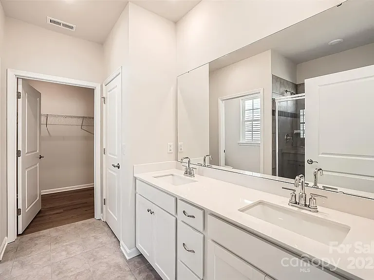 5944 Oak Branch Cir #5944 — Photo 8