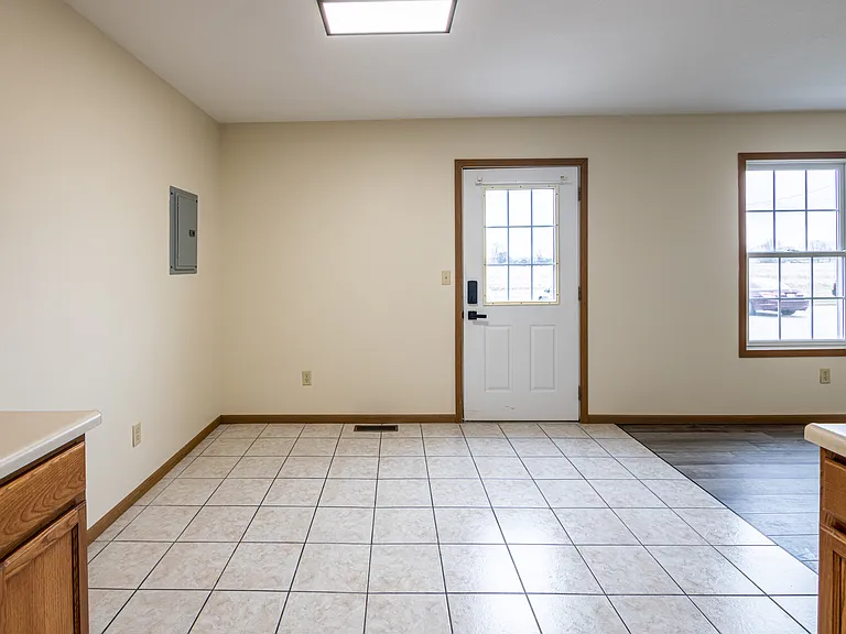 1210 Northernview Dr — Photo 6