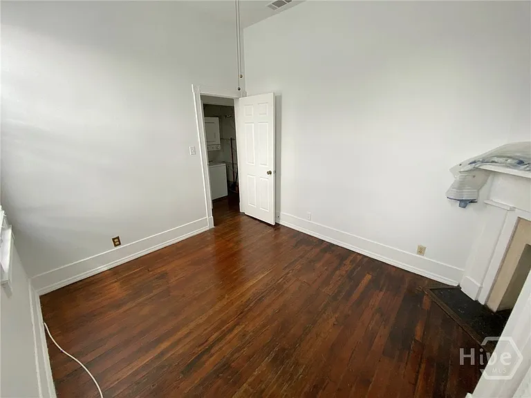506 E York St — Photo 18