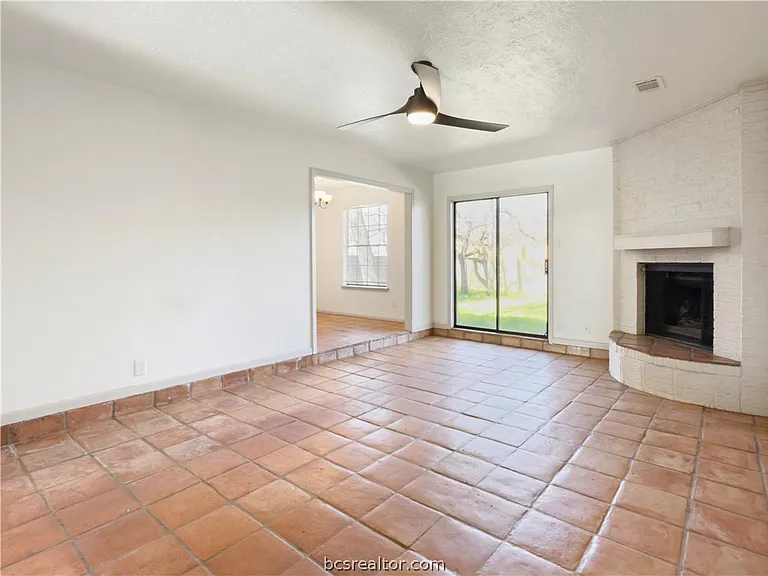 3003 Highwood Ln — Photo 3