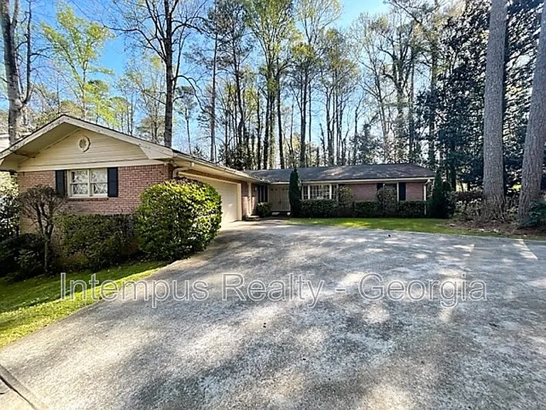 3474 Sunderland Cir NE — Photo 1