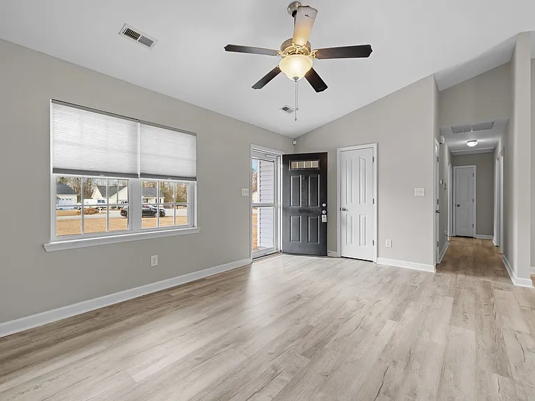 322 Reid Ct N — Photo 10