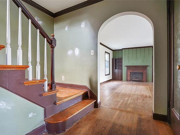 3rd image of 4300 Metropolitan Ave