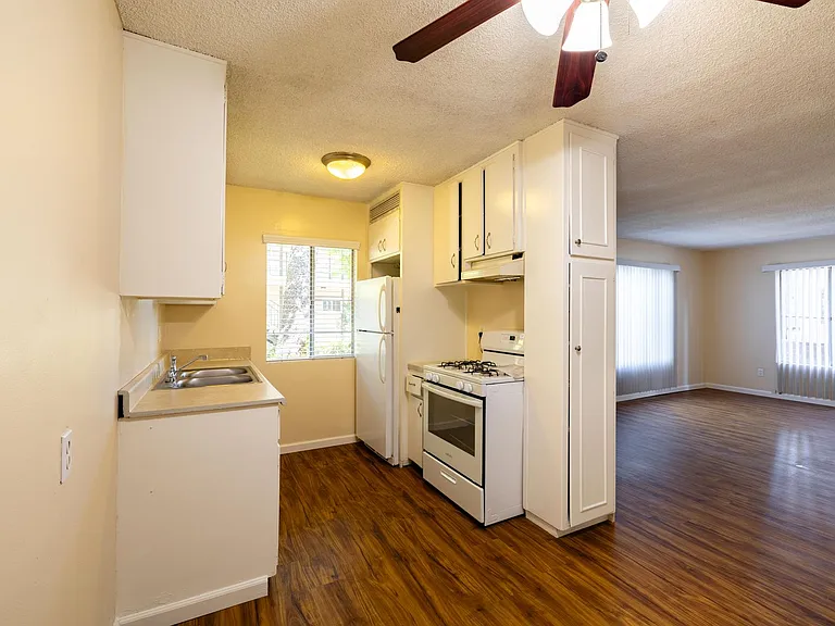 Sleepy Hollow Apartments — Photo 22