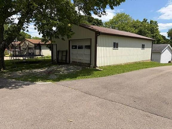 3rd image of 75 Park Dr