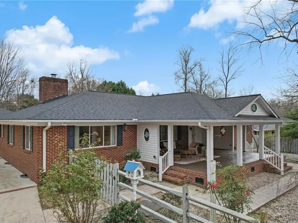 1104 Hobbs Rd, Greensboro, NC 27410