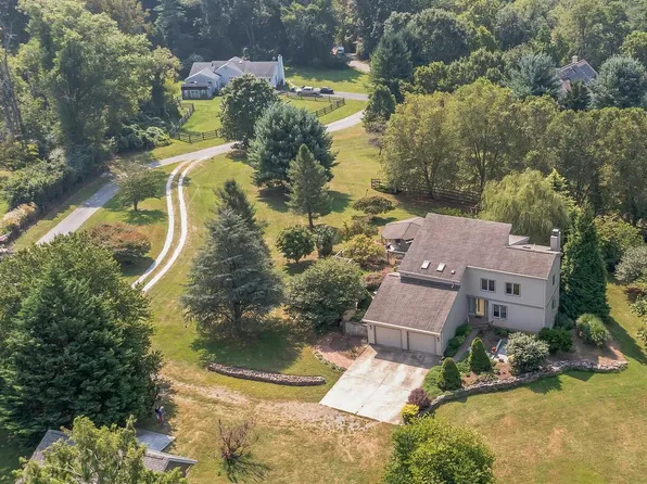 10 Waterstock Ln, Glen Mills, PA 19342