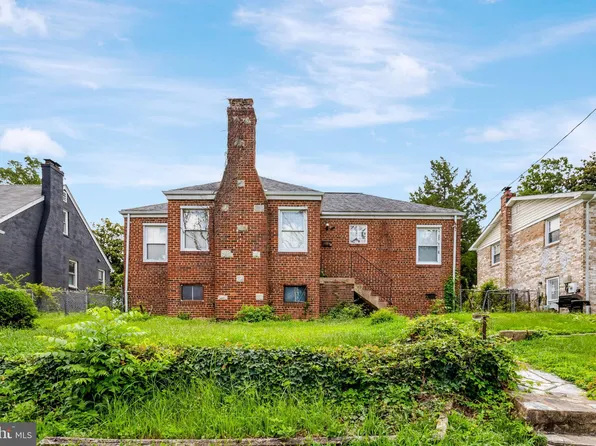 5810 Black Hawk Dr, Oxon Hill, MD 20745