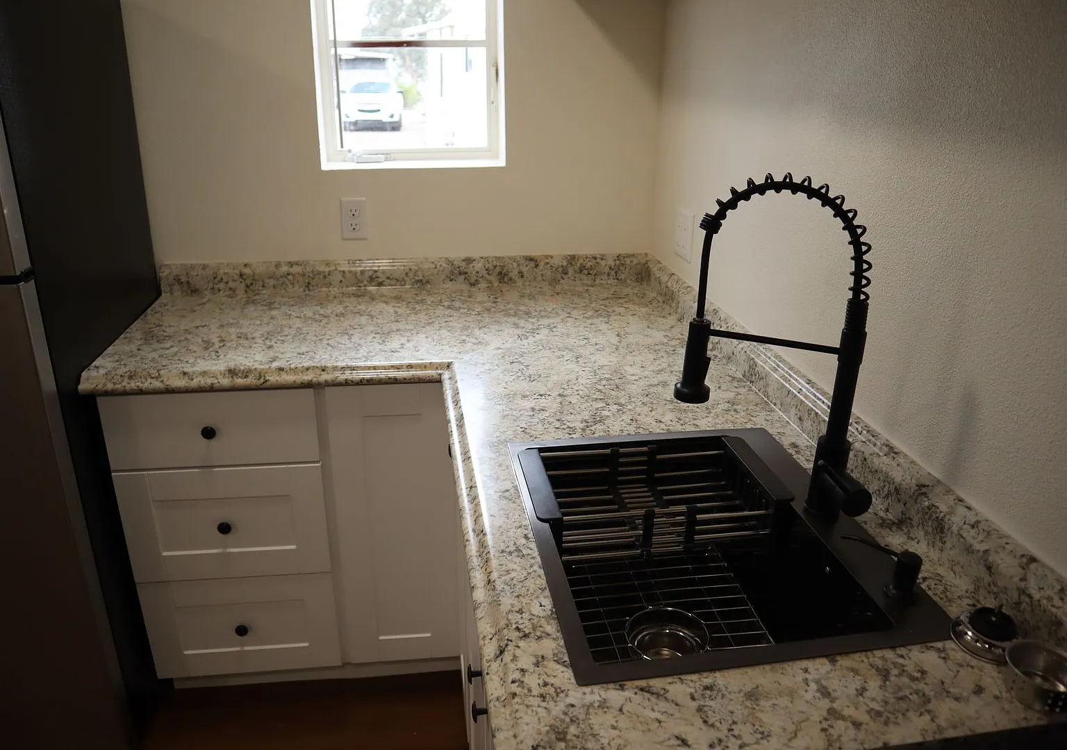 Fully Renovated, Cozy, and In Town — Photo 4