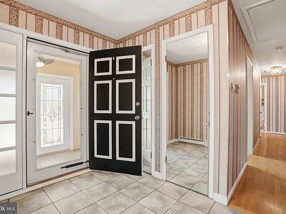 5th image of 14917 Claude Ln