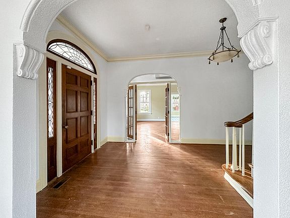 5th image of 2090 Broadway St